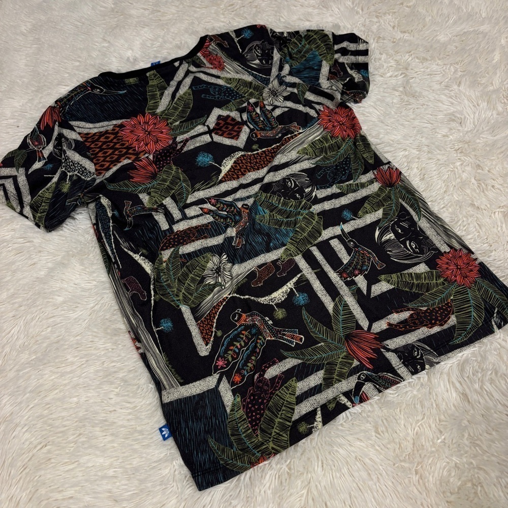 Adidas Originals Farm Xilofloresta Logo Tee Women's T
Shirt EUC Size XS - Picture 9 of 11
